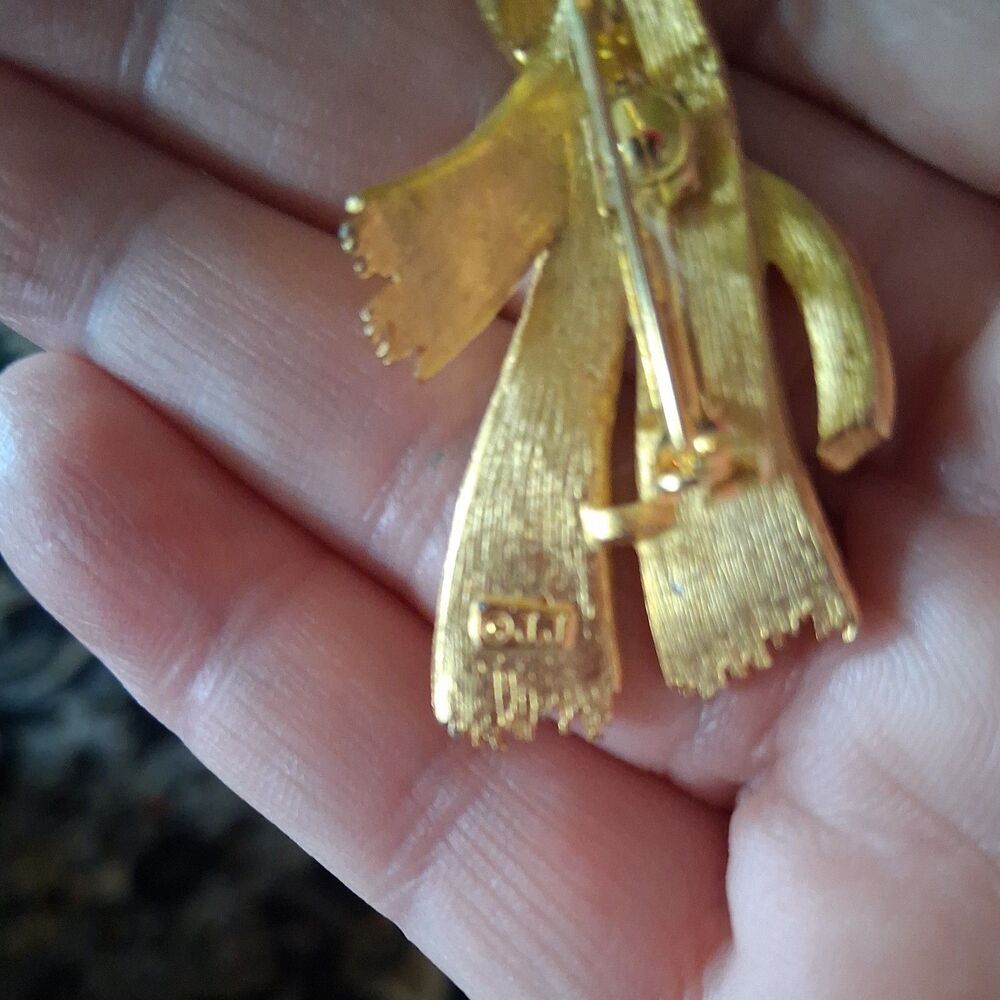 JJ Brooch Gold Tone Rhinestones Geometric Form Ribbon - Picture 3 of 3